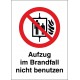 Kombischild Aufzug im Brandfall nicht benutzen (P020)